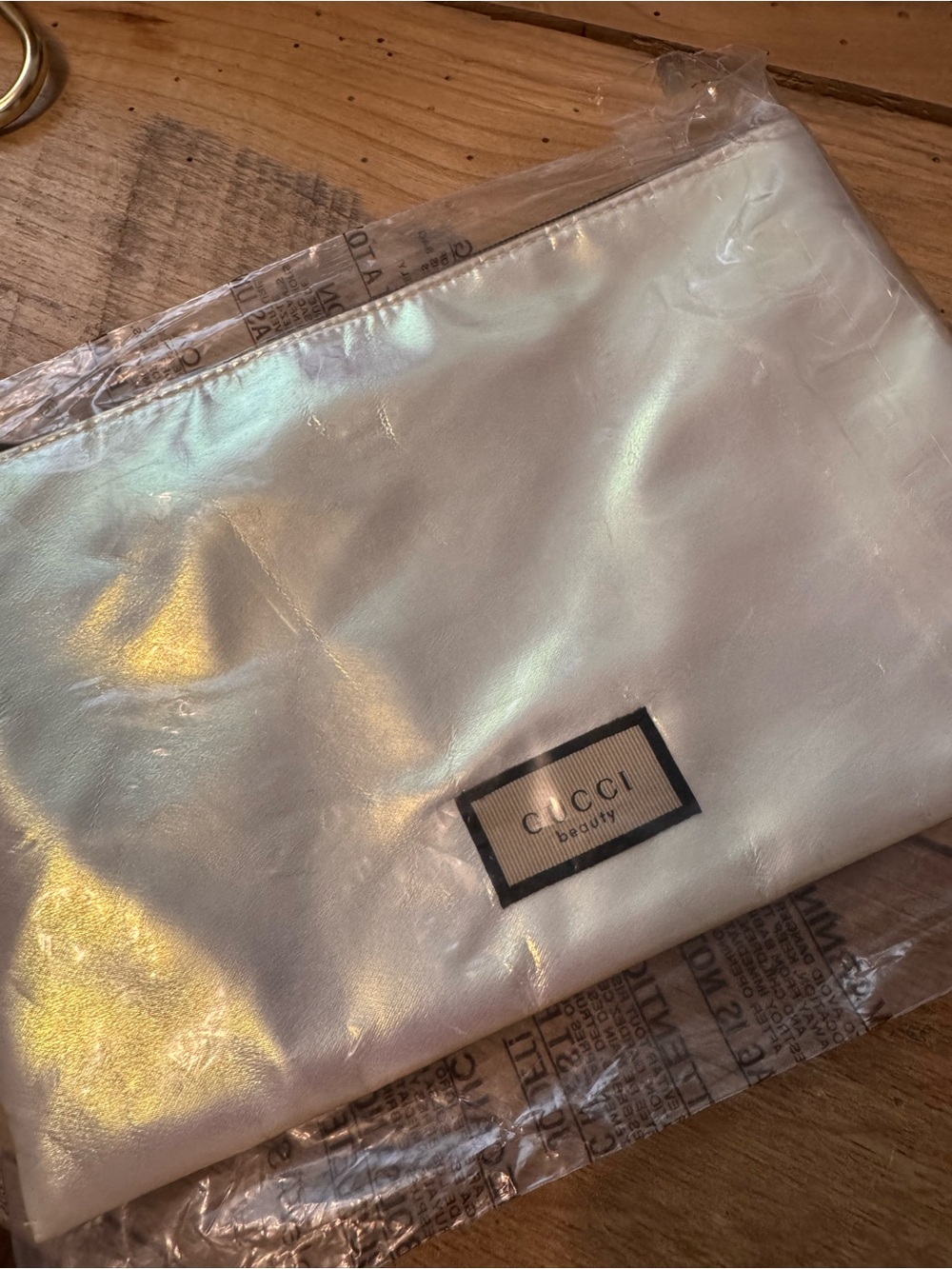 Gucci Beauty Makeup Cosmetic Bag Pouch Iridescent Pearl new